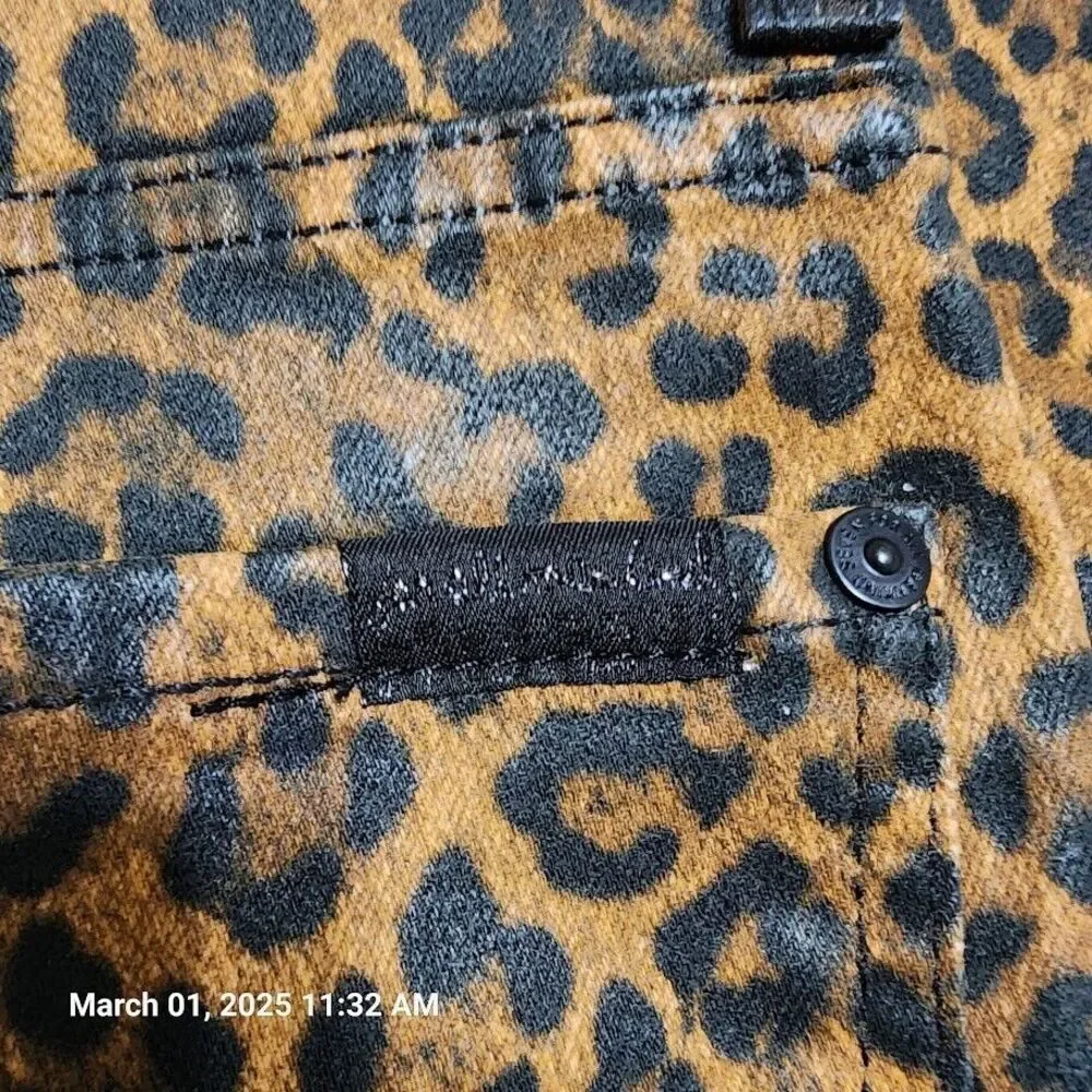 7 For All Mankind Sz 23 Vegan Leather Leopard Print Slim Fit Kick Flare Jeans - Picture 9 of 13